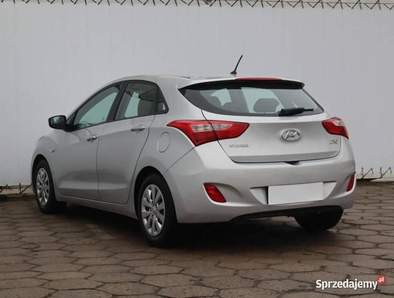 Używany Hyundai i30 90 KM (66 kW) 2015 Srebrny Hatchback