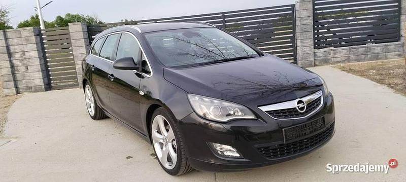 Czarny Używany 2011 Opel Astra Kombi | 20 000 zł (Dobra cena) - Obraz 1/4