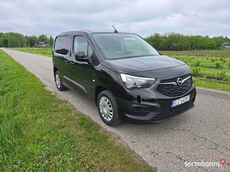 Używany Opel Combo 2020 Czarny Minivan