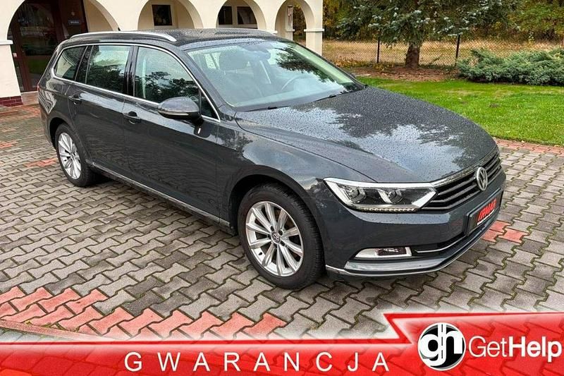 Szary Używany 2017 VW Passat Highline Kombi | 43 000 zł (Uczciwa cena) - Obraz 1/4