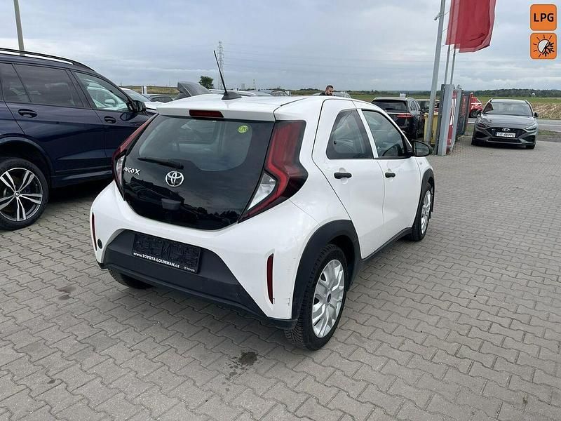 Biały Używany 2022 Toyota Aygo X SUV | 19 900 zł - Obraz 1/4