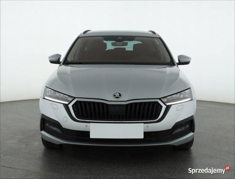 Srebrny Używany 2021 Skoda Octavia Kombi | 65 999 zł (Uczciwa cena) - Obraz 1/4
