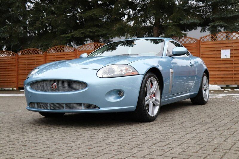 Niebieski jasny (metalik) Używany 2007 Jaguar XK Coupe | 85 900 zł - Obraz 1/4
