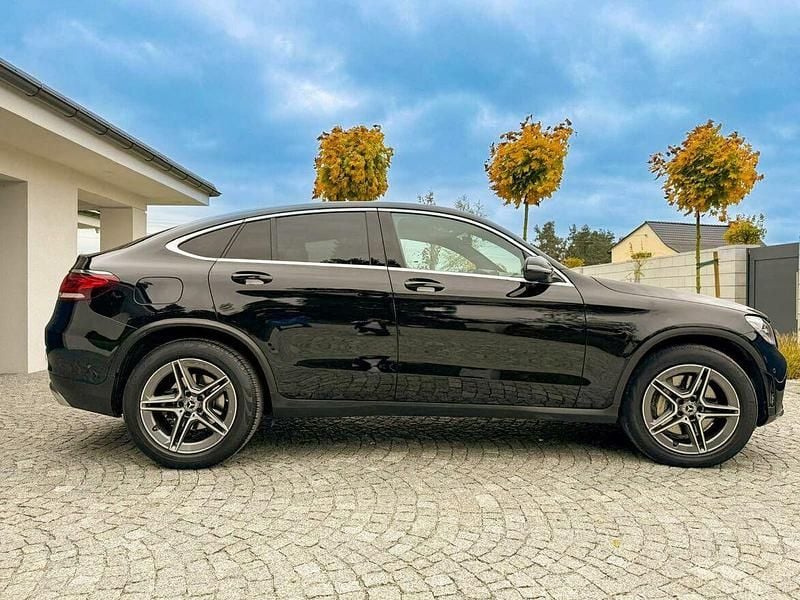 Używany Mercedes GLC300 255 KM (187 kW) 2021 Czarny Coupe