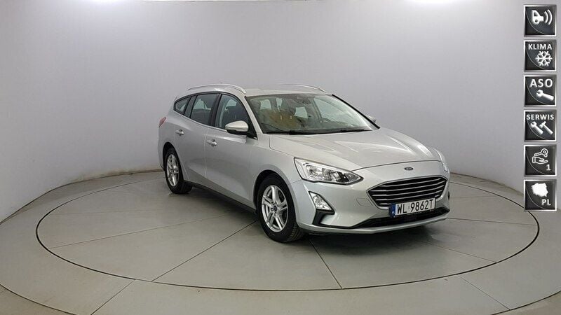 Srebrny Używany 2019 Ford Focus Trend Kombi | 46 900 zł (Uczciwa cena) - Obraz 1/4