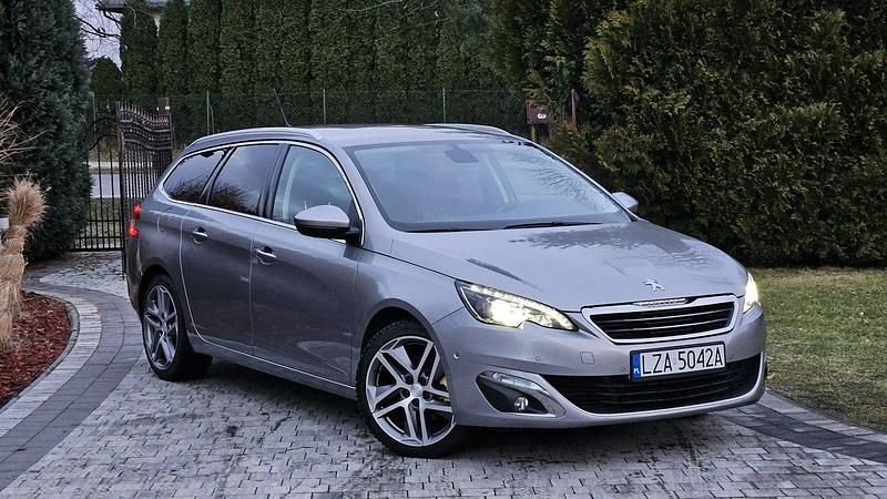 Używany Peugeot 308 150 KM (110 kW) 2015 Srebrny Kombi