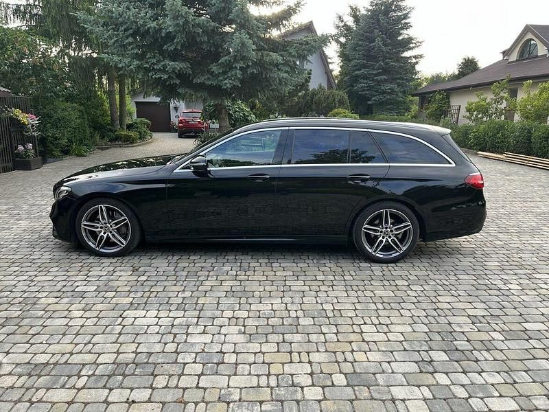 Używany Mercedes E220 2019 Czarny Kombi