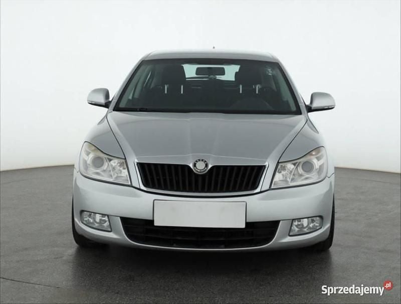 Srebrny Używany 2009 Skoda Octavia Hatchback | 21 999 zł (Uczciwa cena) - Obraz 1/4