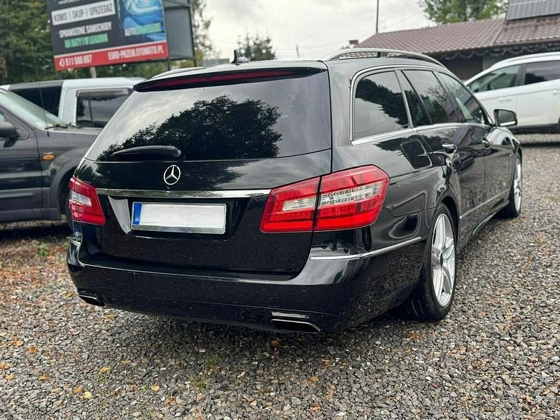 Używany Mercedes E220 Avantgarde 170 KM (125 kW) 2012 Czarny Kombi
