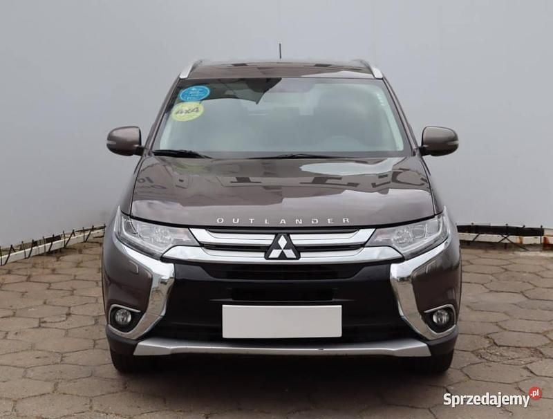 Brązowy Używany 2016 Mitsubishi Outlander SUV | 48 999 zł (Uczciwa cena) - Obraz 1/4