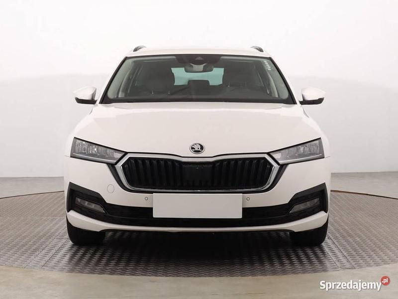 Biały Używany 2021 Skoda Octavia Kombi | 66 999 zł (Uczciwa cena) - Obraz 1/4