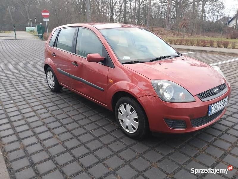 Używany Ford Fiesta 2006 Bordowy Hatchback