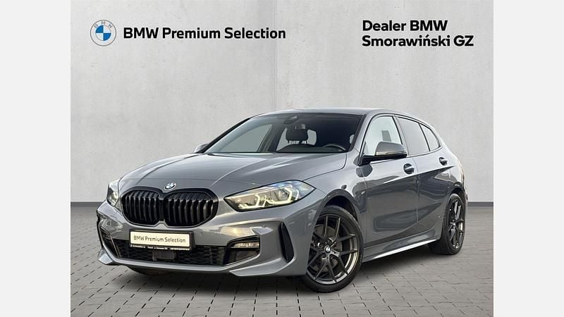 Szary storm bay bmw individual metalizowany Używany 2021 BMW 120 Shadowline Hatchback | 124 900 zł - Obraz 1/3