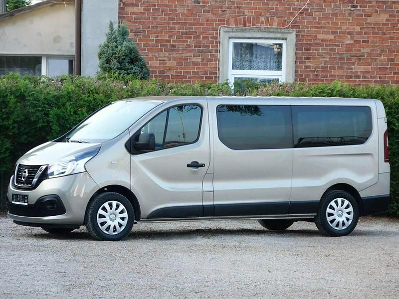 Używany Renault Trafic 125 KM (91 kW) 2017 Złoty (metalik) Minivan