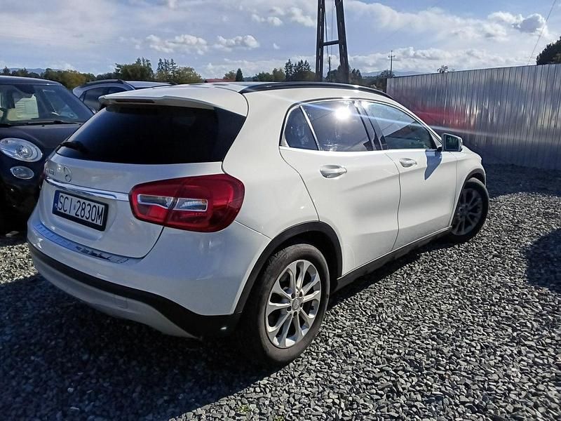 Używany Mercedes GLA180 110 KM (80 kW) 2015 Biały SUV