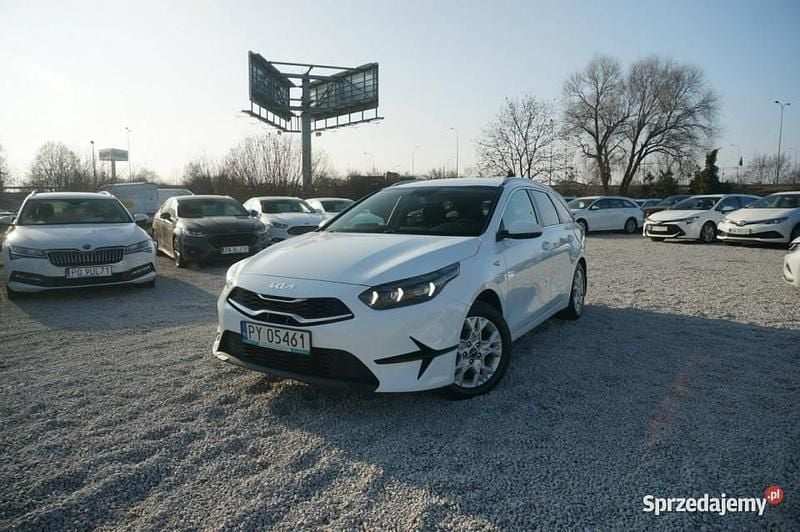 Biały Używany 2022 Kia Ceed Kombi | 53 900 zł (Super Cena) - Obraz 1/4
