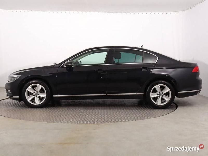 Używany VW Passat 190 KM (139 kW) 2021 Czarny Sedan/Limuzyna