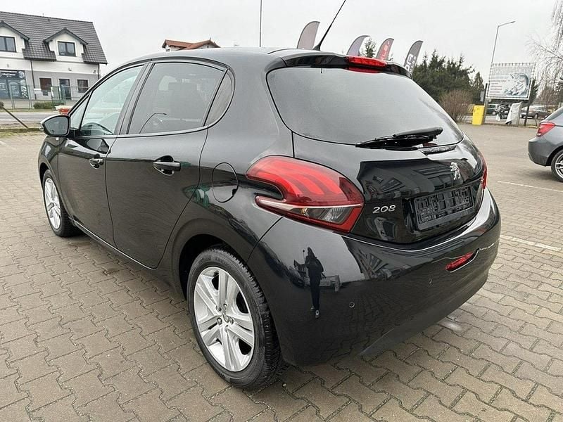 Używany Peugeot 208 82 KM (60 kW) 2015 Czarny (metalik) Hatchback