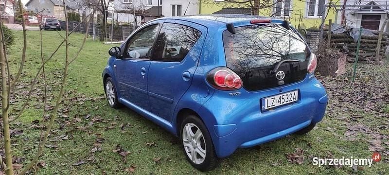 Używany Toyota Aygo 68 KM (50 kW) 2009 Niebieski Hatchback