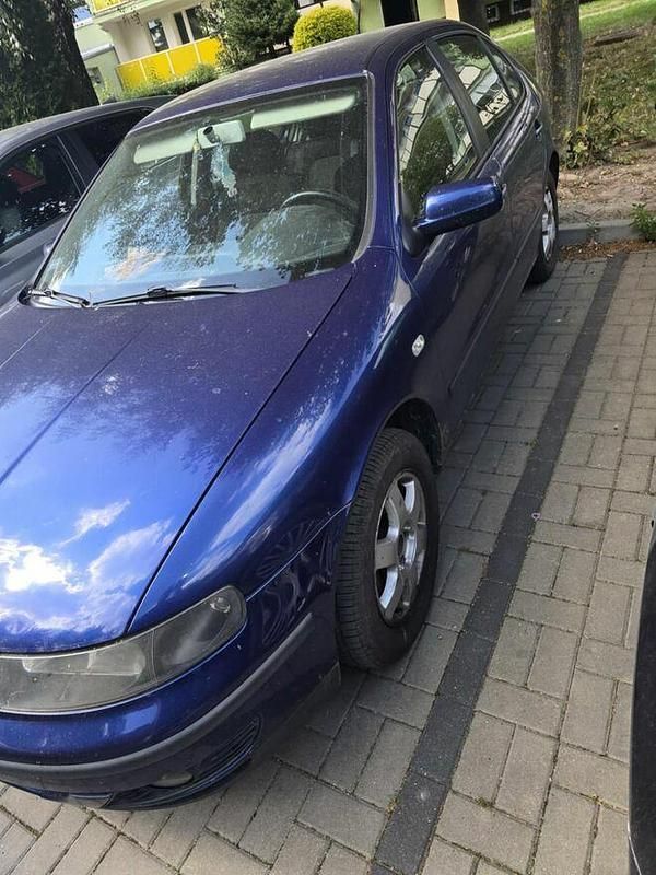 Niebieski Używany 2002 Seat Leon Hatchback | 2500 zł - Obraz 1/4