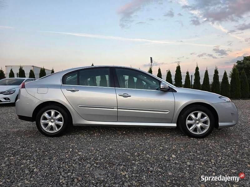 Używany Renault Laguna Expression 2010 Srebrny Hatchback