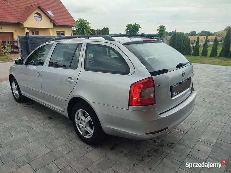 Używany Skoda Octavia 2011 Srebrny Kombi