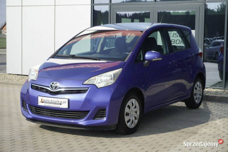 Niebieski Używany 2011 Toyota Verso-S Minivan | 30 999 zł - Obraz 1/3
