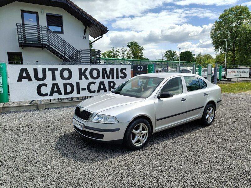 Srebrny Używany 2007 Skoda Octavia Hatchback | 7500 zł (Dobra cena) - Obraz 1/4