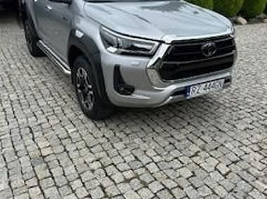Używany Toyota HiLux SR5 204 KM (150 kW) 2021 Srebrny Pickup