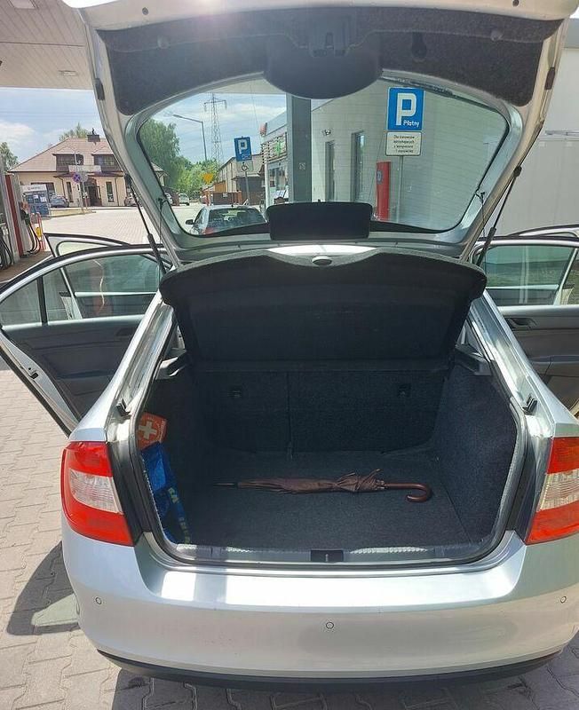 Srebrny Używany 2015 Skoda Rapid Hatchback | 17 500 zł (Dość drogi) - Obraz 1/4