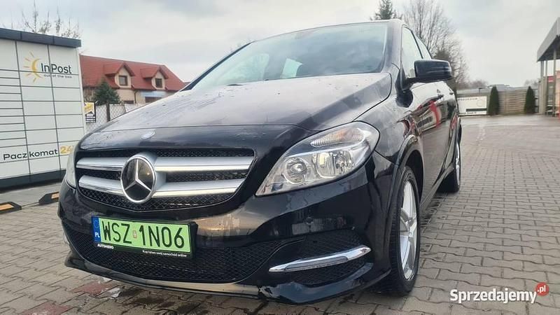 Używany Mercedes B250e 131 kW (179 KM) 2016 Czarny Minivan
