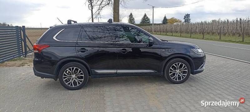 Czarny Używany 2016 Mitsubishi Outlander SUV | 60 000 zł (Uczciwa cena) - Obraz 1/4
