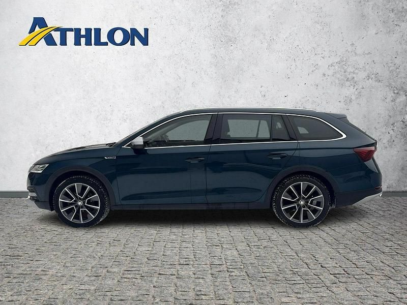 Używany Skoda Octavia 190 KM (139 kW) 2022 Niebieski (metalik) Kombi