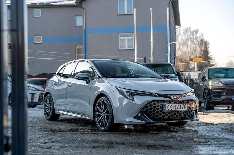 Używany Toyota Corolla Sport 140 KM (102 kW) 2024 Biały Hatchback