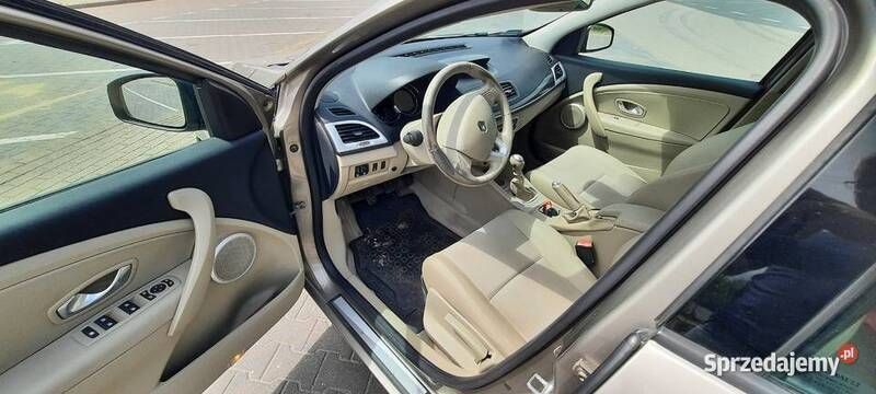 Używany Renault Mégane III Privilege 131 KM (96 kW) 2010 Złoty Hatchback