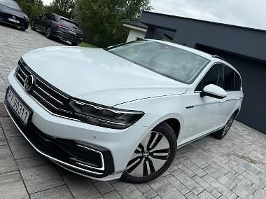 Biały Używany 2020 VW Passat GTE Kombi | 68 900 zł - Obraz 1/4