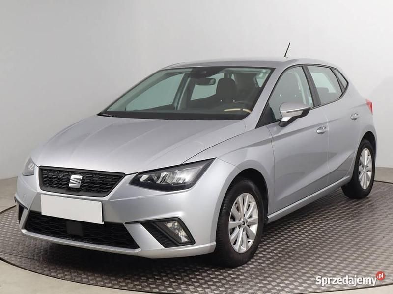 Używany Seat Ibiza 2022 Srebrny Hatchback