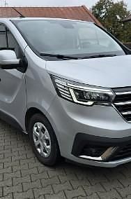 Używany Renault Trafic 110 KM (80 kW) 2021 Srebrny Minivan