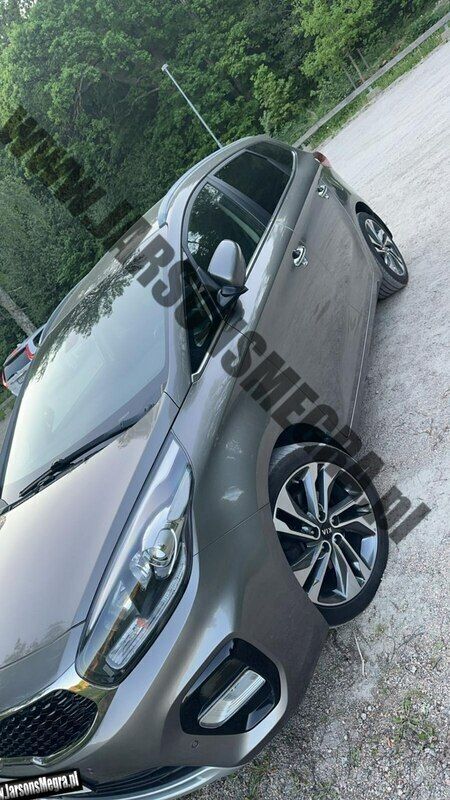 Używany Kia Carens 116 KM (85 kW) 2018 Szary Minivan