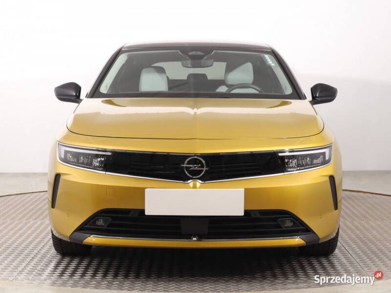 Złoty Używany 2023 Opel Astra Hatchback | 77 999 zł - Obraz 1/4