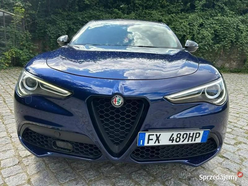 Używany Alfa Romeo Stelvio Veloce 190 KM (139 kW) 2019 Niebieski (metalik) SUV