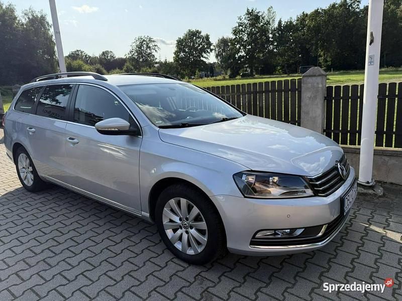 Srebrny Używany 2012 VW Passat Kombi | 35 999 zł (Uczciwa cena) - Obraz 1/4
