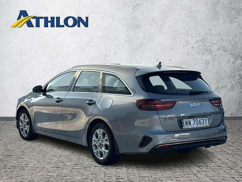 Używany Kia Ceed 160 KM (117 kW) 2022 Niebieski jasny (metalik) Hatchback