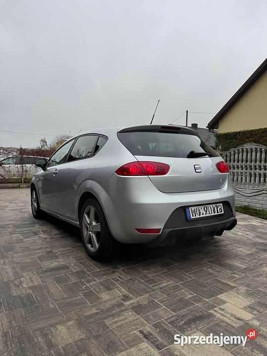 Używany Seat Leon FR 2010 Srebrny Hatchback