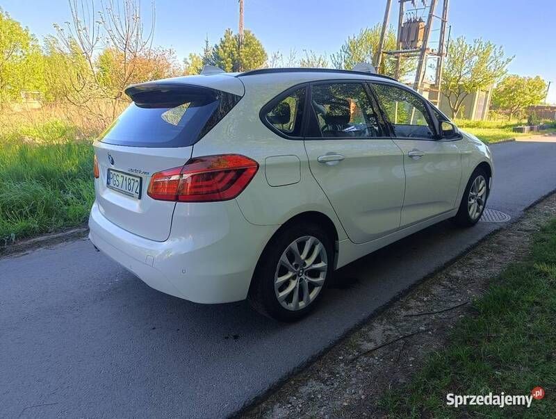 Biały Używany 2020 BMW 225 Minivan | 65 900 zł - Obraz 1/4