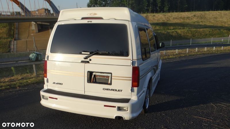 Chevrolet astro 2