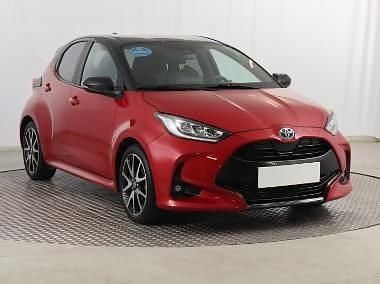 Czerwony Używany 2022 Toyota Yaris Hatchback | 89 999 zł - Obraz 1/4