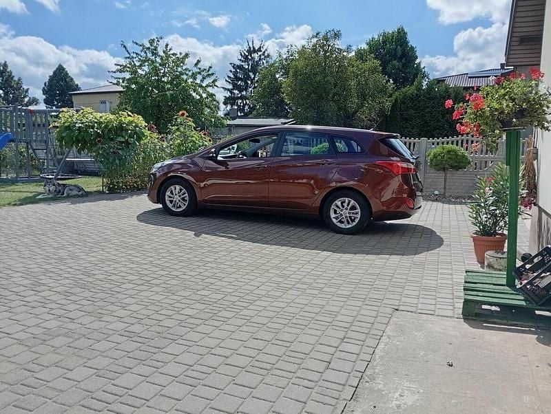 Używany Hyundai i30 2013 Brązowobeżowy Kombi