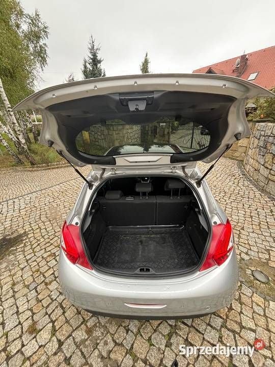 Używany Peugeot 208 Allure 92 KM (67 kW) 2012 Hatchback