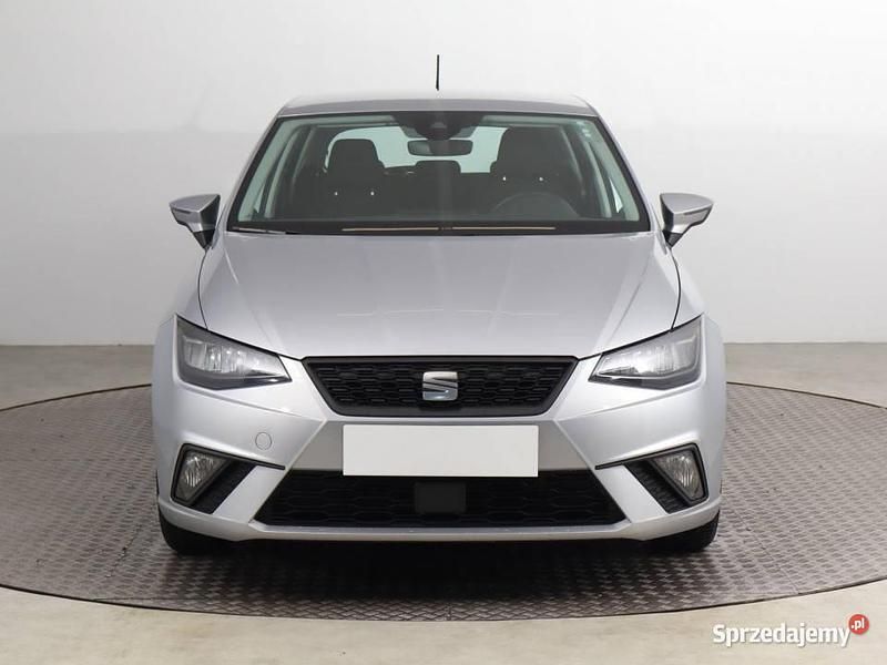 Używany Seat Ibiza 2022 Srebrny Hatchback